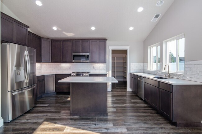 Foto del edificio - 3 Bed 2 Bath Single Level Morning Side Val...