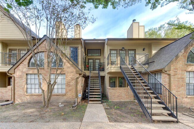 Building Photo - 16800 Sugar Pine Dr