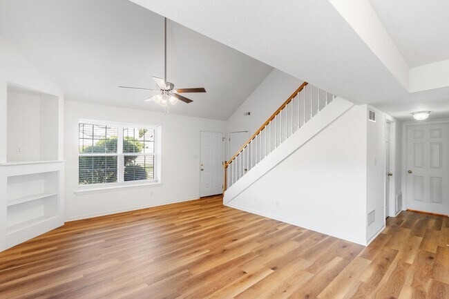 Foto del edificio - 5013-5015 Betty Jean Way