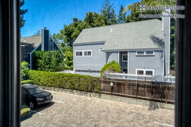 Foto del edificio - 329 Hawthorne Ave