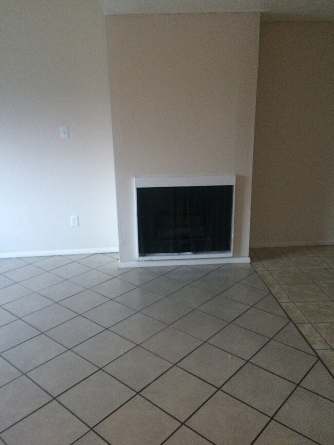 Building Photo - 2907 Dawn Dr