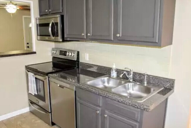 Foto del edificio - 419 Wilson Ct