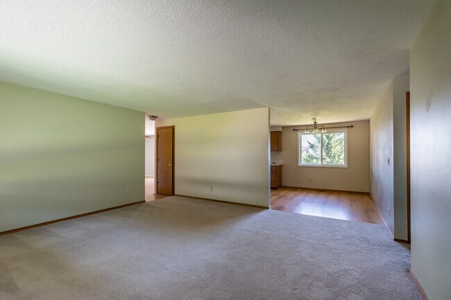 Building Photo - 3220 Park Dr