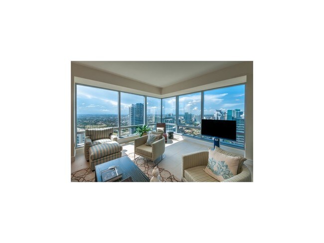Building Photo - 1425 Brickell Ave