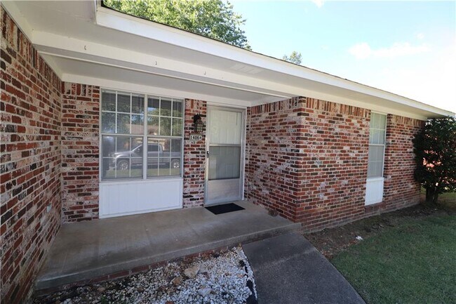 Building Photo - 1406 Willard St