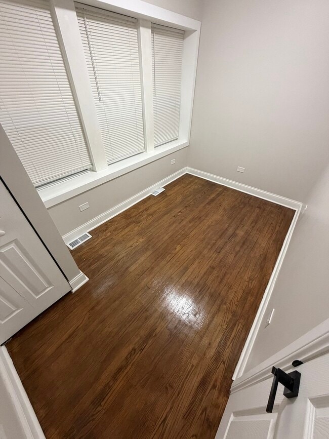 Foto del edificio - 1048 W Marquette Rd