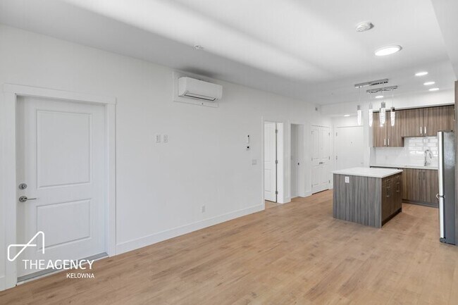 Building Photo - 1036 Coronation Ave
