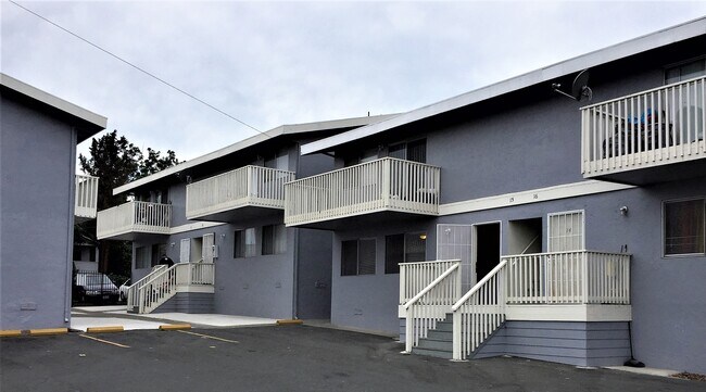 Building Photo - 2131 Sacramento St
