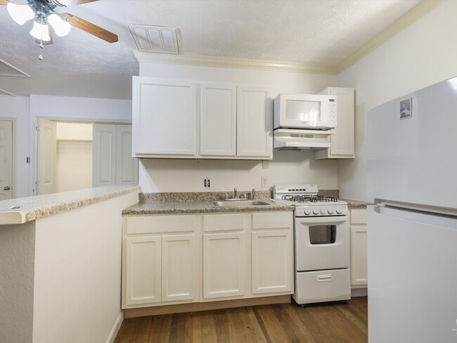 kitchen - 3337 Westminster Ave