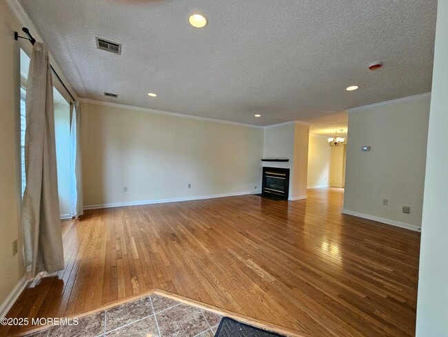 Building Photo - 13 Ambrose Ln