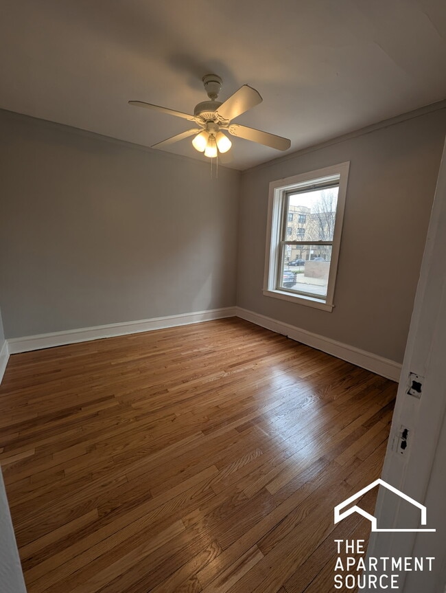 Foto del edificio - 3438 W Foster Ave