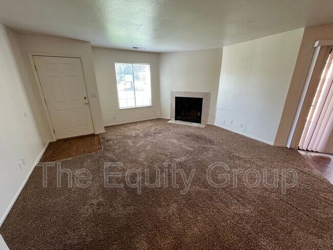 Foto del edificio - 4220 W Cypress Ave