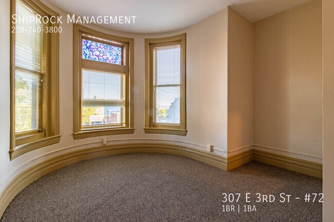 Foto del edificio - 307 E 3rd St