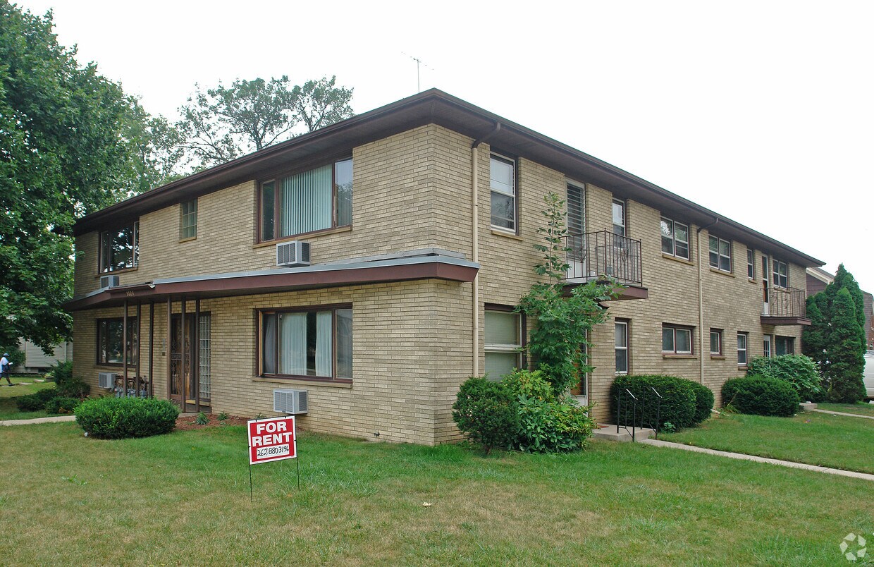 3723 Washington Ave, Racine, WI 53405 Apartments in Racine, WI