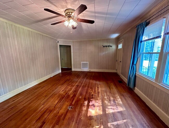 Building Photo - 3 Bedroom House on One Acre of Land!
