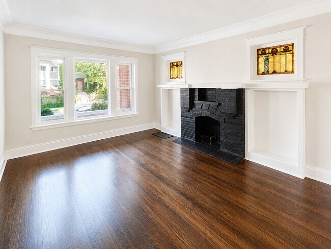 Foto del edificio - 7514 S Langley Ave