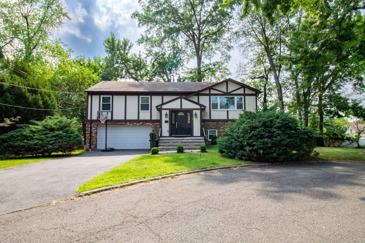 Primary Photo - 7 Campi Ct