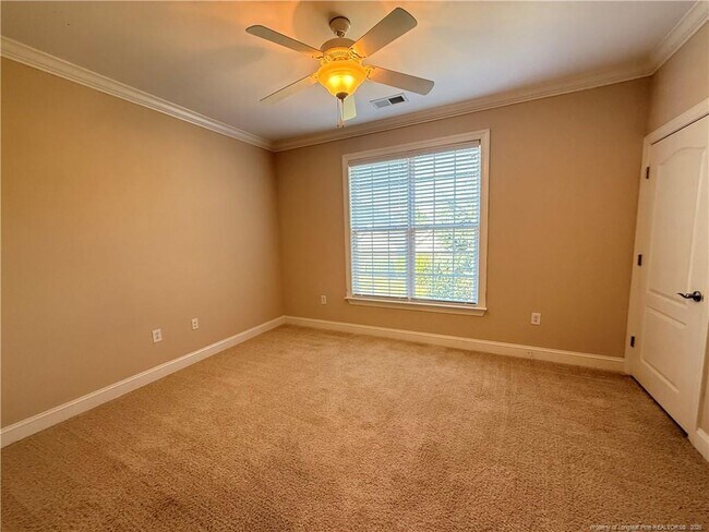 Building Photo - 185 Gallery Dr