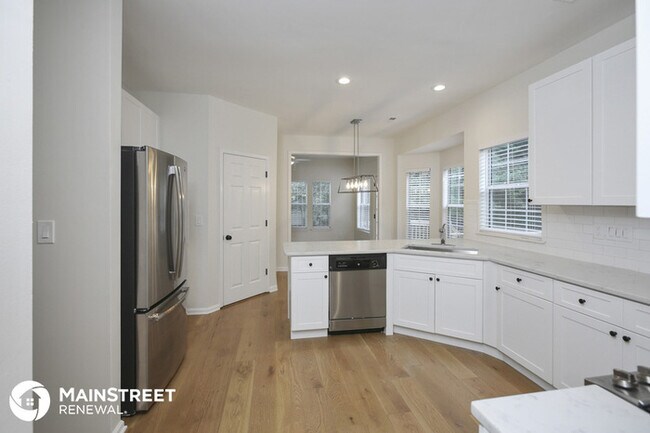 Building Photo - 112 Monterey Dr