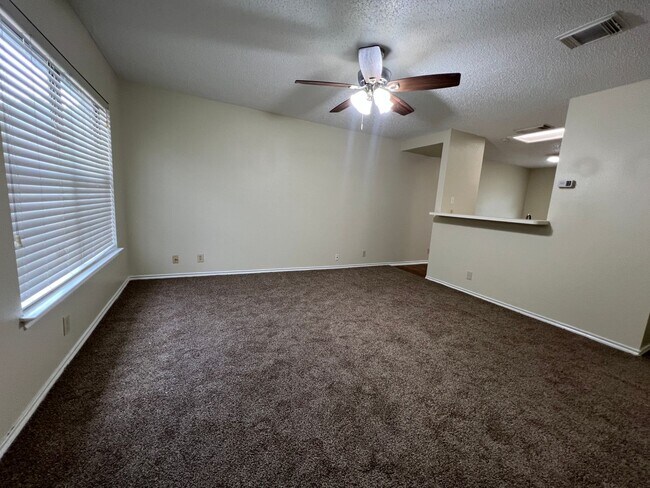 Foto del edificio - 4922 Hilltop Field Dr