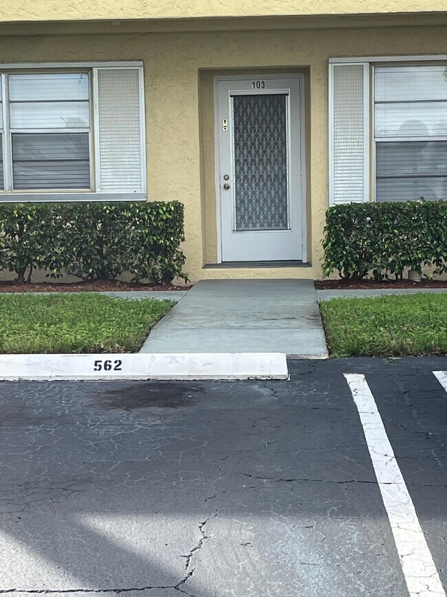 Building Photo - 2500 Juniper Dr