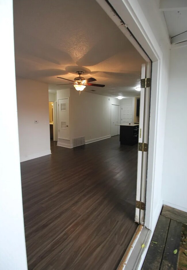 Foto del edificio - 5005 Brighton Rd