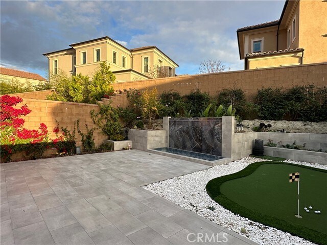 Foto del edificio - 102 Yellow Iris