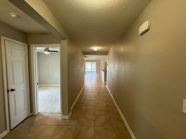 Foto del edificio - Available NOW!!Your Dream Home Awaits: Luxurious 3-Bedroom Oasis, Just Minutes from Daytona Beach!