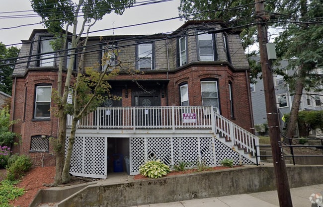 Building Photo - 38 Newton St