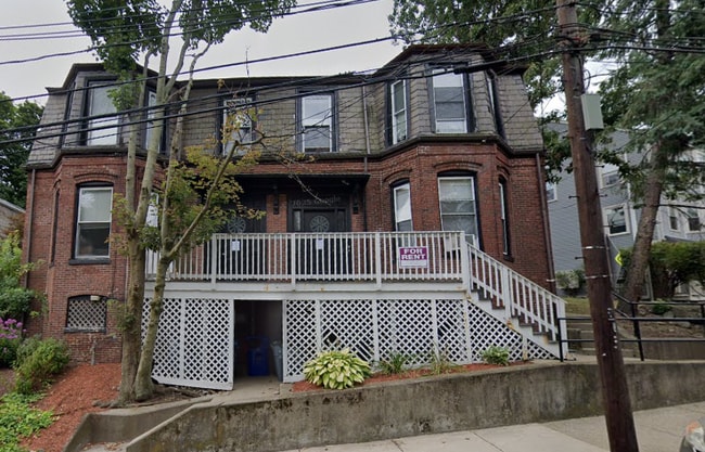 Building Photo - 38 Newton St