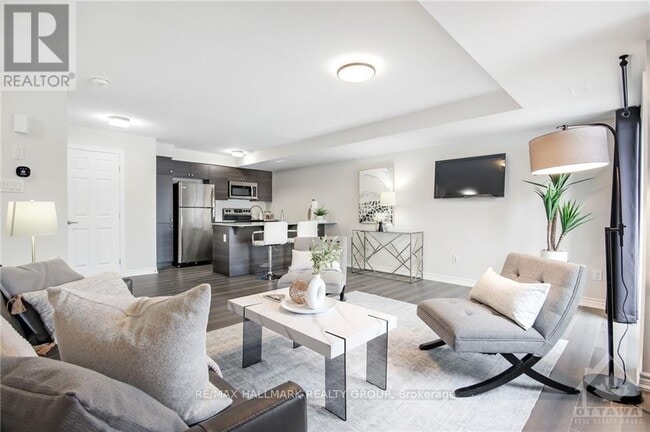 Building Photo - 298 Zenith Private