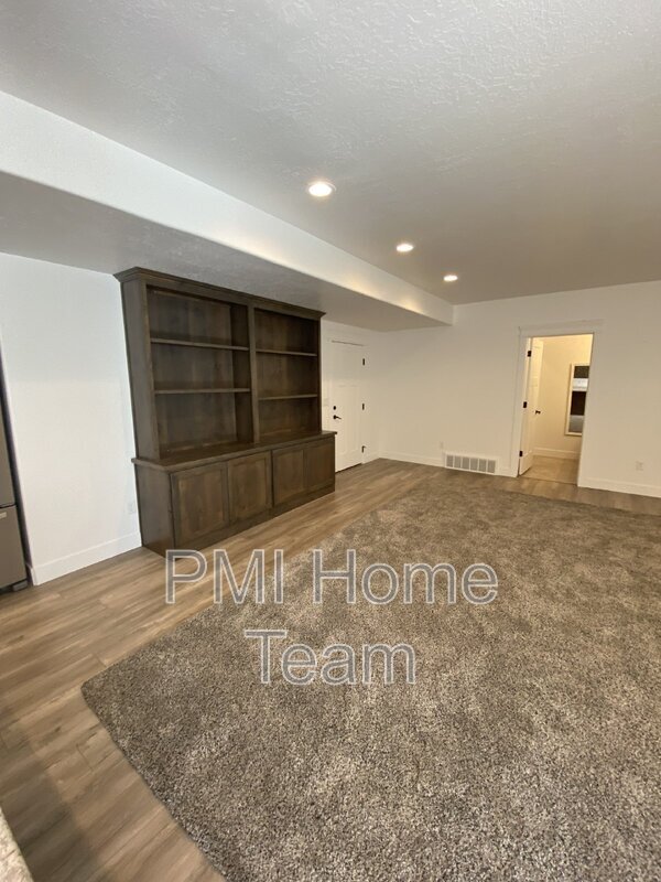 Foto del edificio - 1284 Mary Ln