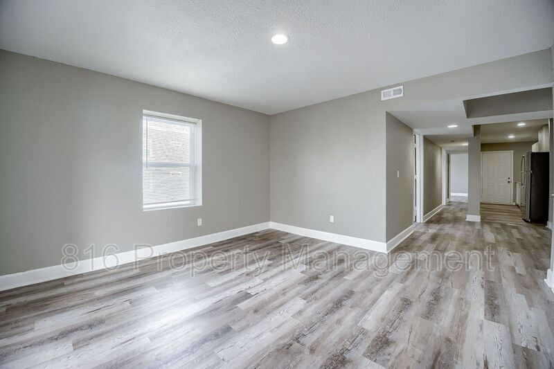 Foto principal - 3327 Indiana Ave