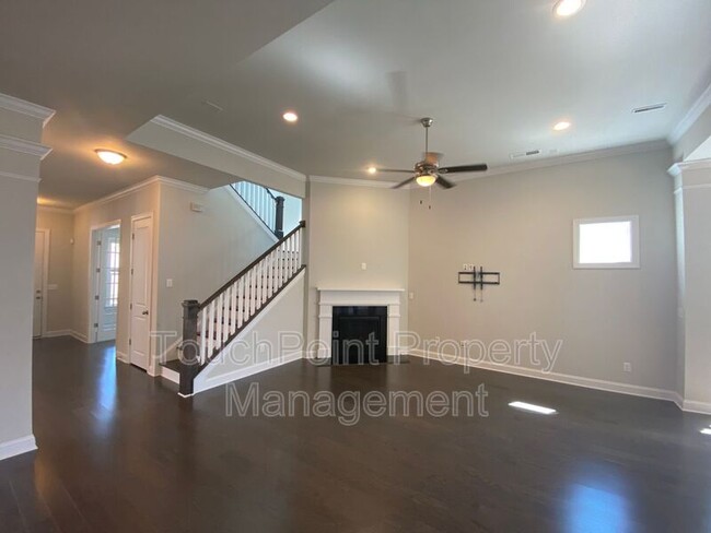 Building Photo - 4917 Providence Country Club Dr