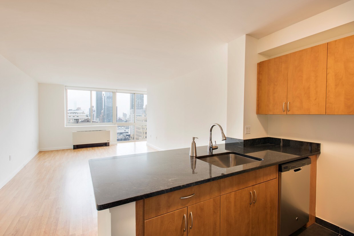 Primary Photo - 70 W 38th St