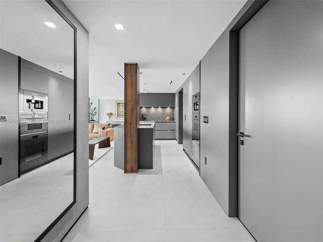 Building Photo - 3101 S Ocean Dr