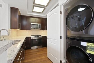 Building Photo - 35 Linden Ave