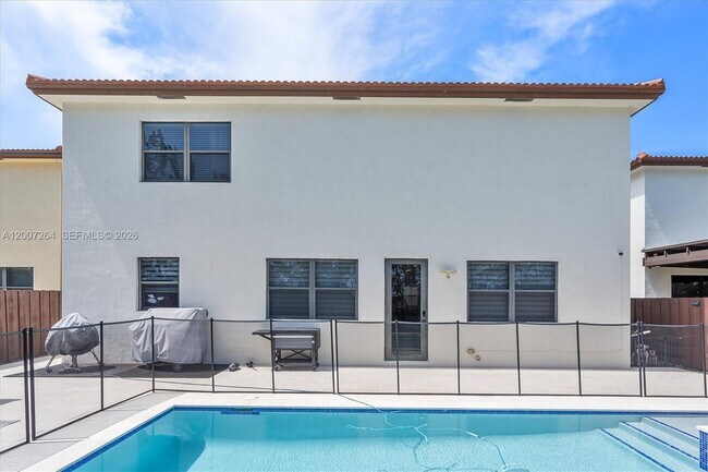 Foto del edificio - 9830 NW 86th Ter