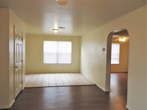 Building Photo - 2216 Katy Ln