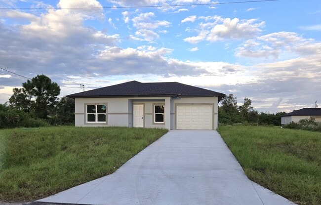 Foto del edificio - BRAND NEW 2/2/1- GREAT LEHIGH LOCATION