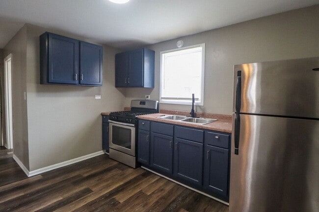 Building Photo - Charming Studio with Modern Updates