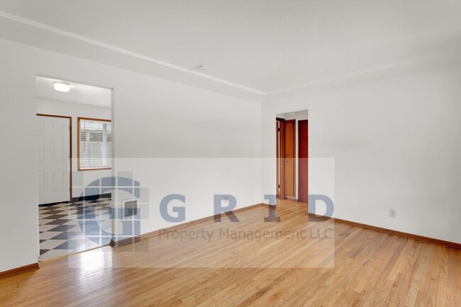 Building Photo - One Bedroom Apartment Available - Montavil...