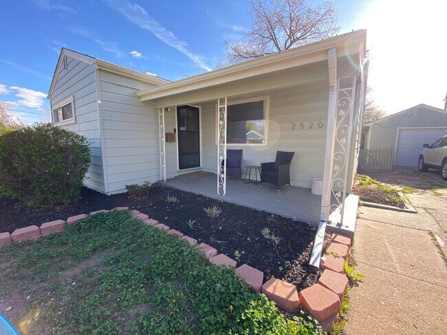 Foto del edificio - 3 Bedroom Single Family Home in Denver
