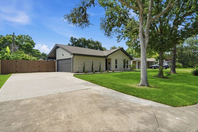 Building Photo - 2603 Baycrest Dr