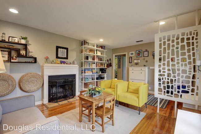 Foto del edificio - 5421 Woodview Ave