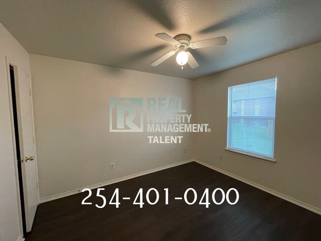 Foto del edificio - 5712 Redstone Dr