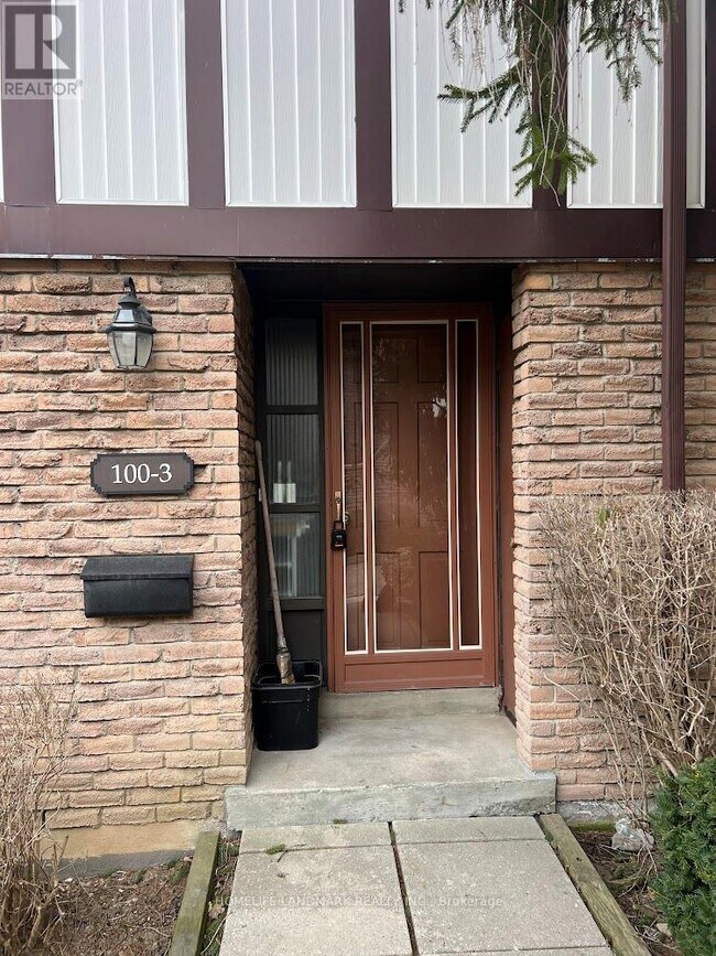 Photo du bâtiment - 100 Burrows Hall Blvd