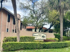 Building Photo - 9808 Hammocks Blvd