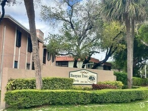 Building Photo - 9808 Hammocks Blvd