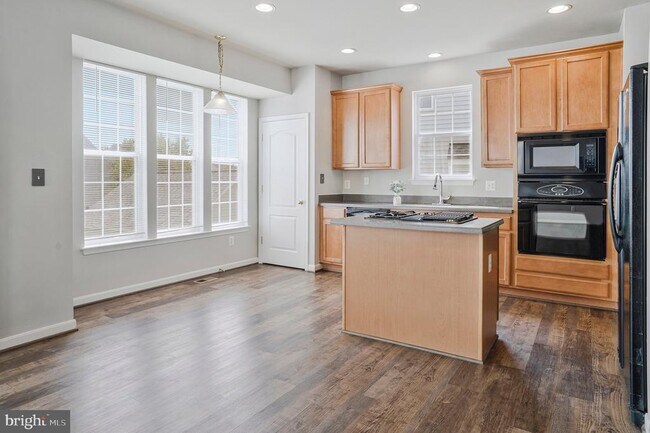 Foto del edificio - 20460 Charter Oak Dr